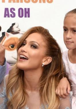 Jennifer-Lopez-Twins-Max-Emme-Home-Event-Photos-980x498