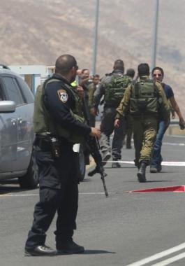 مسلح فلسطيني يطلق النار صوب سيارات إسرائيلية في 