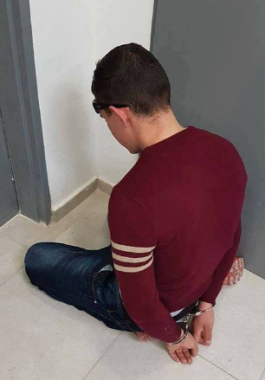 صورة: الاحتلال يعتقى فتى بزعم حيازته سكيناً قرب الحرم الإبراهيمي