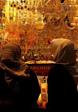الذهب يميل للارتفاع وترقب اجتماع المركزي الأميركي