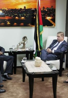 عواد يبحث مع السفير الهندي سبل تعزيز التعاون المشترك