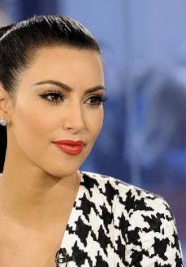 بالصورة : في يوم واحد فقط .. كيم كارداشيان تحقق 10 ملايين دولار، كيف؟!