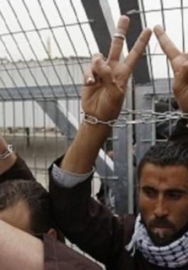 مسؤولون كبار في جنوب إفريقيا يضربون يوماً واحداً تضامناً مع الأسرى.jpg