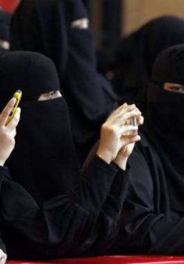 معلمة تمزق عباءات الطالبات في مدرسة سعودية