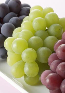 بالفيديو : هذا ما يفعله العنب بجسد الإنسان عند تناوله