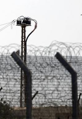 استخدام بطاقات اتصال مصرية في سجني النقب ونفحة.jpg