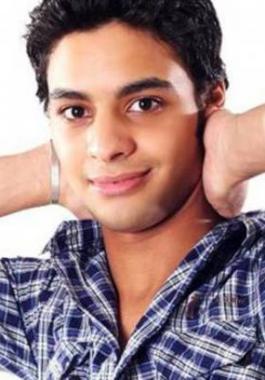 أحمد جمال يتغزل بإليسا وينشر صورة لهما!