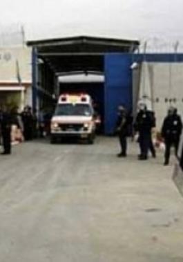 نقل 15 أسير مضرب من سجن 