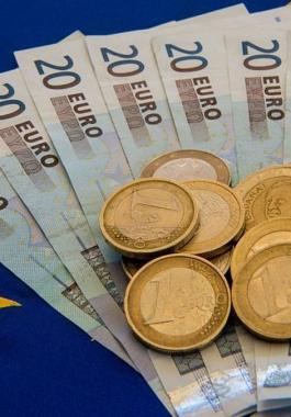 اليورو إلى أعلى مستوى في عام