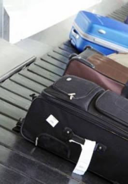 حيل تضمن لك خروج أمتعتك في مقدمة سير تسلُّم الحقائب بالمطار