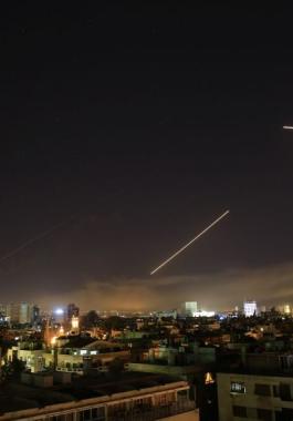 عدوان ثلاثي على سوريا وعشرات الصواريخ تنهمر على دمشق6.jpg