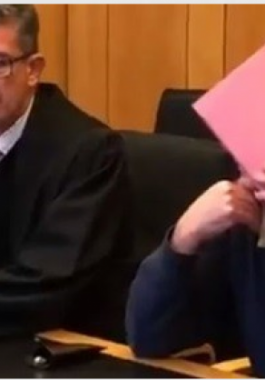 'حادثة غريبة'.. ترك زوجته 10 أيام في الحمام فماتت!