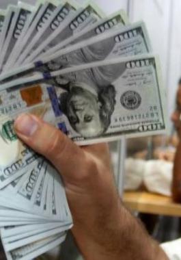قطر تعيد النظر في تحويل الأموال لرواتب موظفي غزة لهذا السبب!