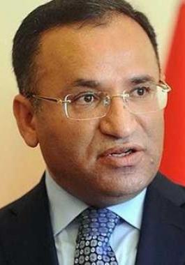 تركيا.. عزل 4 آلاف قاض وممثل للادعاء بعد الانقلاب.jpg