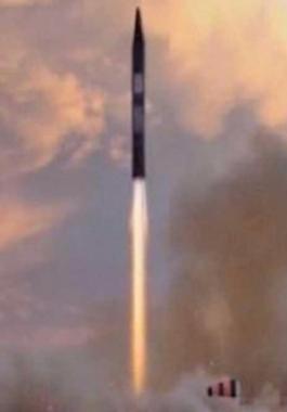 إيران تكشف عن صاروخ كروز جديد يصل 