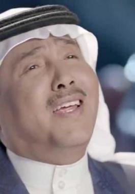 عبد الرحمن ابن محمد عبده يغني ويعزف فهل يحترف الفن؟