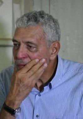 شاهدوا : والد عمرو سمير ينهار بين يدي نجم شهير