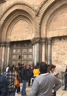 كنيسة القيامة تغلق أبوابها احتجاجًا على فرض الضرائب