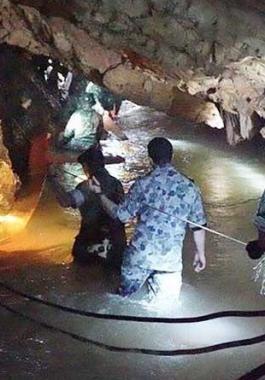 أطفال الكهف.jpg