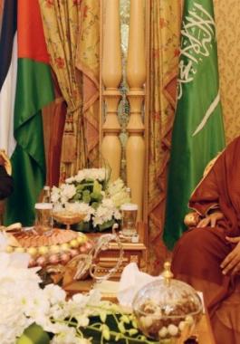 صحيفة تكشف أسباب استدعاء بن سلمان للرئيس عباس إلى السعودية