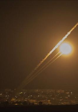 إطلاق رشقة من الصورايخ من غزة باتحاة الأراضي المحتلة