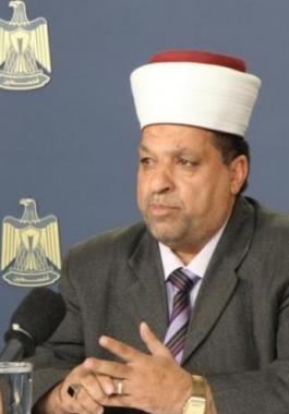 ادعيس يتفقد مقر حجاج فلسطين في مخيمات لبنان.jpg