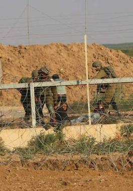 الاحتلال يُفرج عن شابين زعم أنهما تسللا جنوب القطاع.jpg