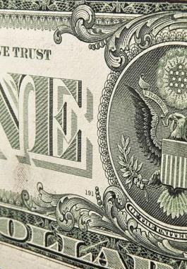 الدولار يسجل أكبر هبوط فصلي في 7 سنوات