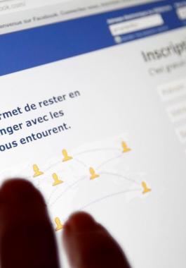 هيئة مراقبة فرنسية تغرم فيسبوك