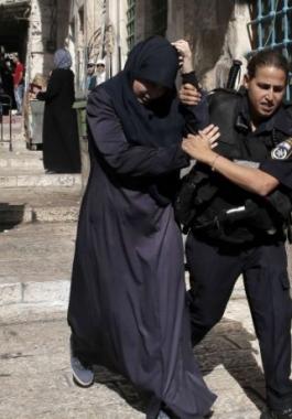 اعتقال فتاة.jpg