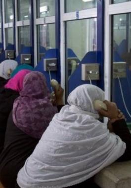الصليب: الغاء زيارة أهالي المعتقلين لأبنائهم بالسجون اليوم 