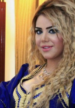 فنانة سوريّة تتجوّل في الإمارات مرتدية 'البيجاما'!