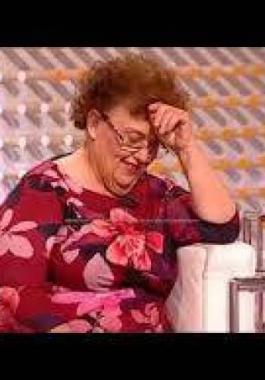 بالفيديو ستموت من الضحك : ضيفة تغفو خلال برنامج تلفزيوني!