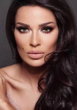 شاهدوا : نادين نجيم برفقة نجم كرة عالميّ في دبي!