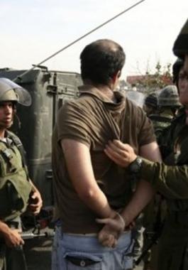 اعتقال فلسطيني يحمل عبوة على مدخل محكمة إسرائيلية.jpg