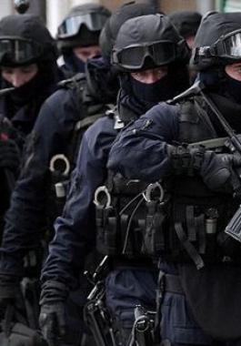 بريطانيا.. اعتقال خلية إرهابية خططت لهجمات بمركز تسوق