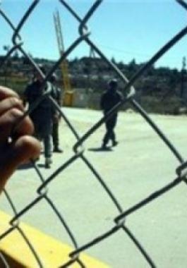 الاحتلال يمنع عائلة أسير من زيارته بعد 30 عاماً من الأسر