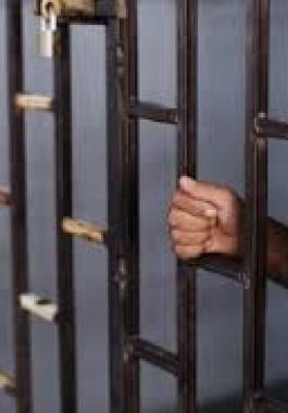 تجديد اعتقال إداري