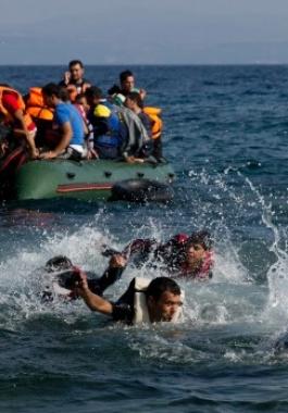 مقتل 11 شخصا إثر غرق مركب مهاجرين قبالة سواحل تركيا.jpg