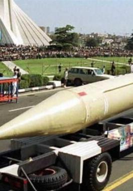 إيران تكشف النقاب عن صاروخ بالستي جديد.jpg