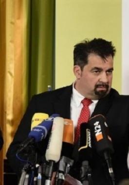 إغلاق المجلس المركزي للمسلمين بألمانيا عقب تهديدات بالقتل لرئيسه.jpg