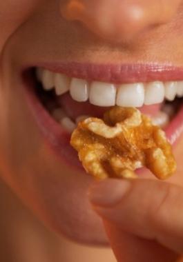 eating-nuts-shutterstock_165132479-copy-980x498