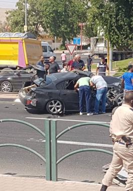 بالصور: إصابة 16 مستوطناً إثر حادث سيربين حافلة وسيارة في ديمونا