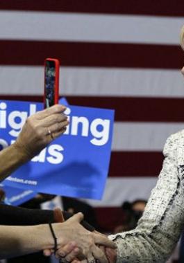 160228051448_clinton_640x360_ap_nocredit