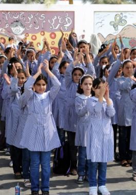 طلاب  مدارس  وكالة غوث وتشغيل اللاجئين ا