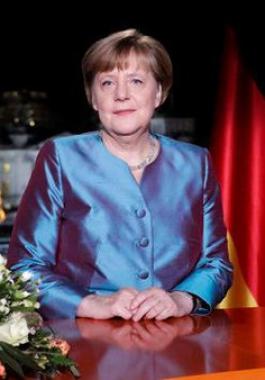 ميركل وجود الإرهابيين بين اللاجئين مؤلم وبغيض