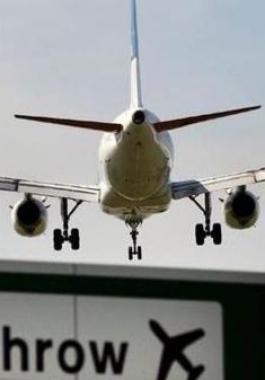 إلغاء 100 رحلة في مطار هيثرو بلندن بسبب الضباب