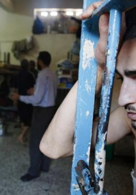 أسير مريض.jpg