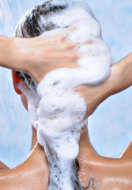 washing-hair-shampoo_www.femside.com_