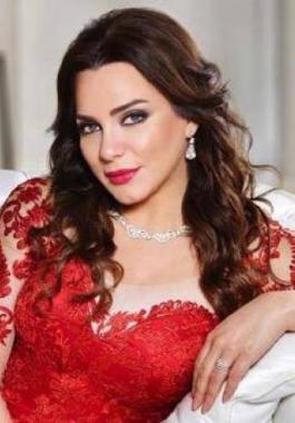 بالصورة: سلاف فواخرجي تنشر صورة مع ابنها الشاب.. فهل يشبهها؟